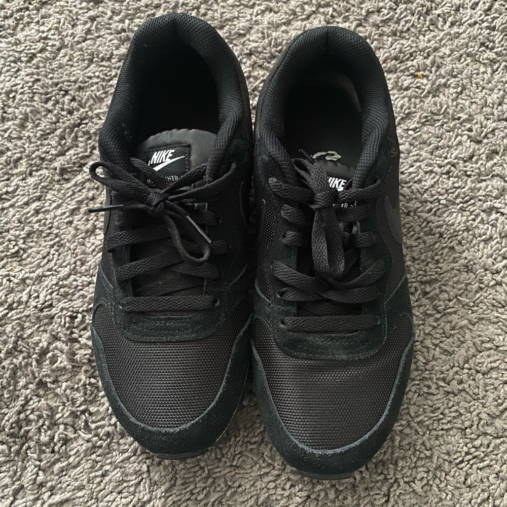 Nike sneakers Sz 9